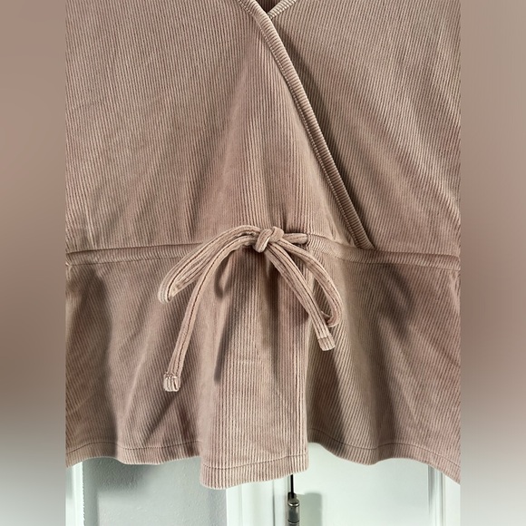 Madewell soft corduroy like top. Size small. - Picture 3 of 4
